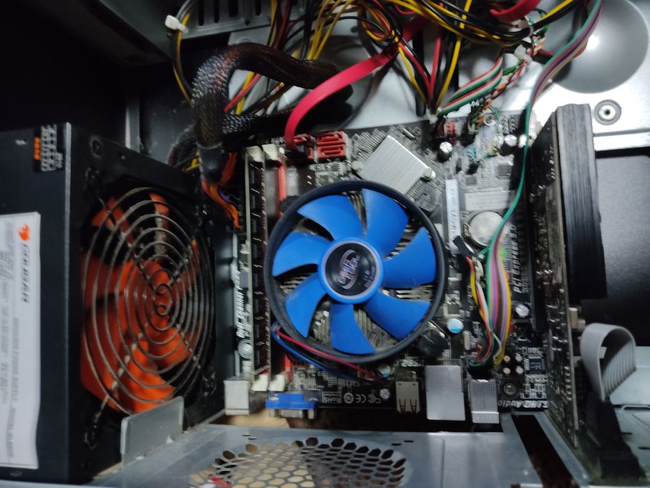 Комплектующие для омпьютера блок питание, монитор, видеокарта, плата