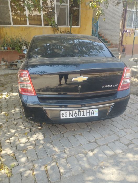 Moshina zoʻr video registrator va antiradar qoʻyilgan