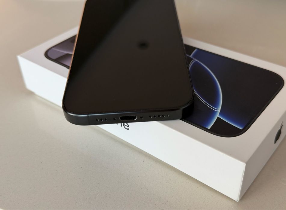 iPhone 16 Pro 128GB, Black Titanium - Perfect funcțional, Stare excelentă