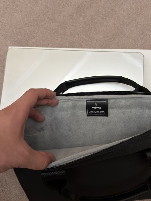 Macbook air m4 16/256 silver yengi 14 sikl qurtde turibdi