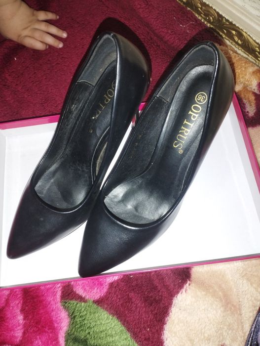 Qora rangli nozik didlilar uchun asaaal tufli 1 марта кийилган холос