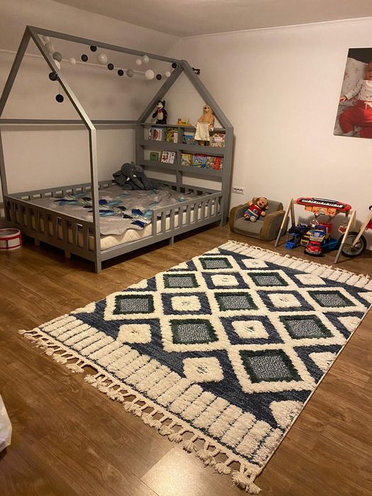 Pat cauta montessori!Transport gratuit