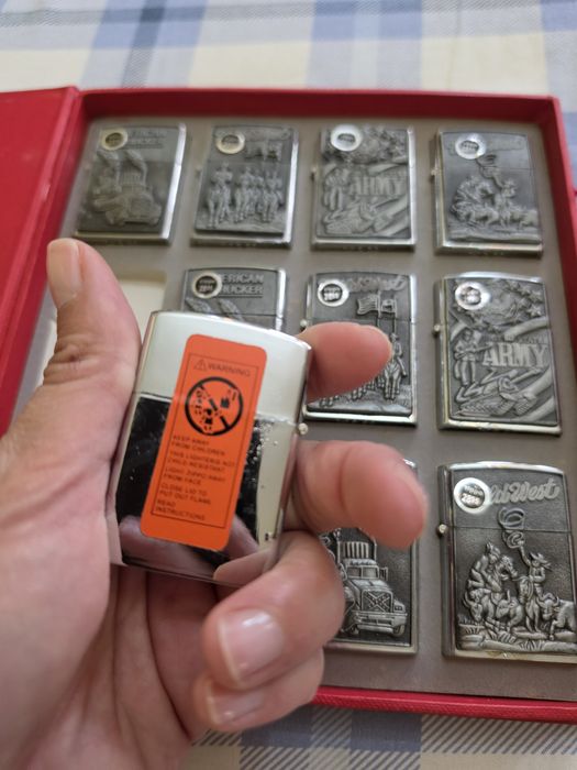 Set 12 brichete Zippo