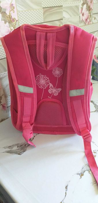 продам недорого портфель б/у для девочки цена 2000т