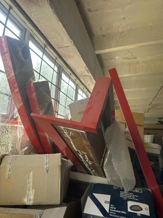 Червени маси и барплотове от стъклопласт различни размери