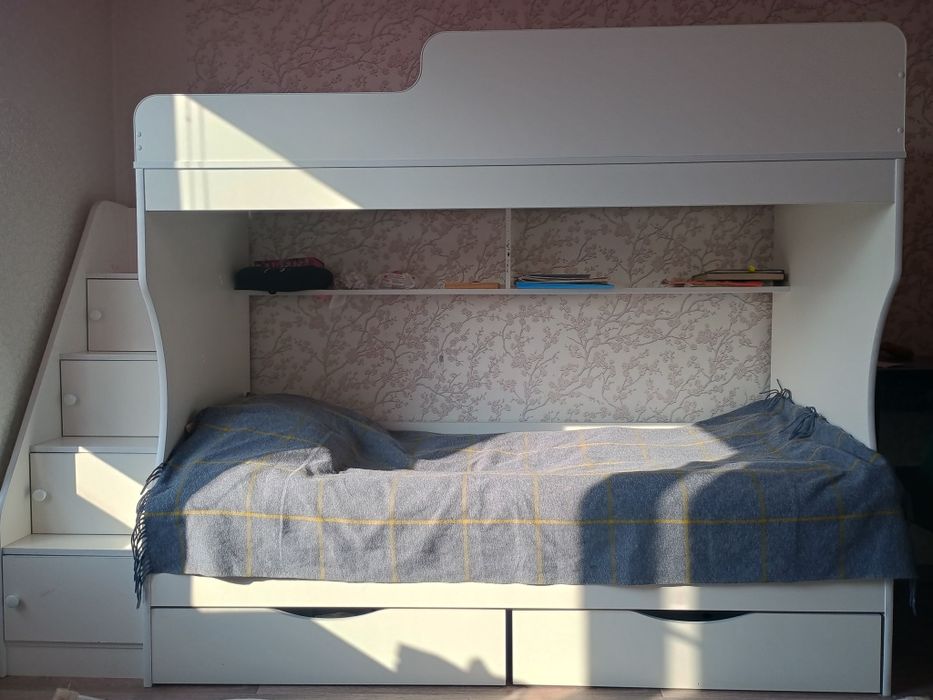 Двухъярусная кровать