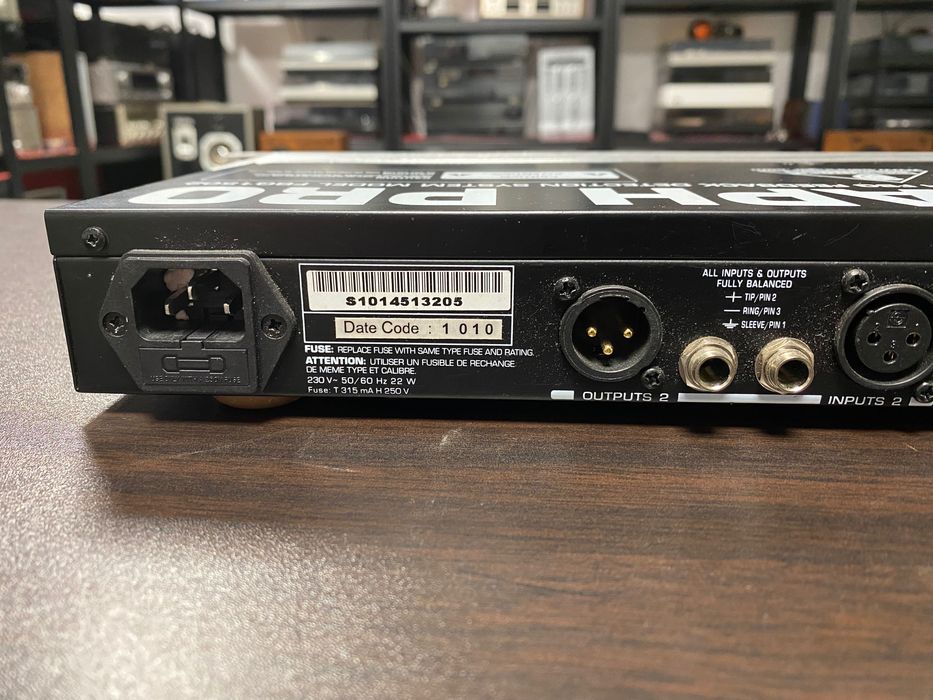 Еквалайзер Behringer