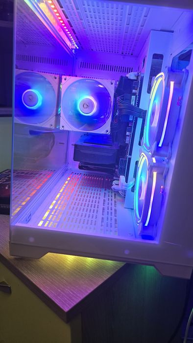Геймърски компютър RTXGefoce 5060 +монитор AOC 27инча 200hz