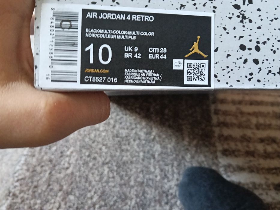 Air Jordan 4 red thunder