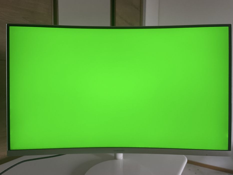 Monitor Samsung curbat 27" VA 75hz Freesync gaming si multimedia