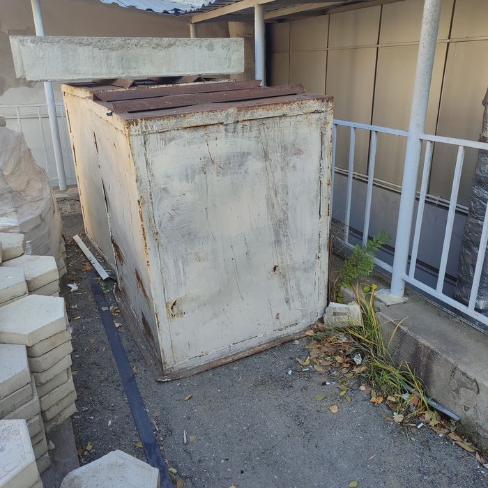 Мусорный контейнер