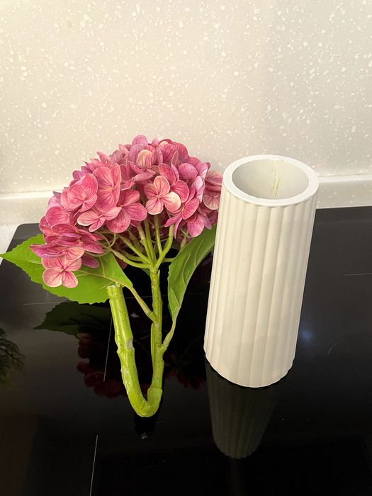 Гортензия интерьерная в вазе