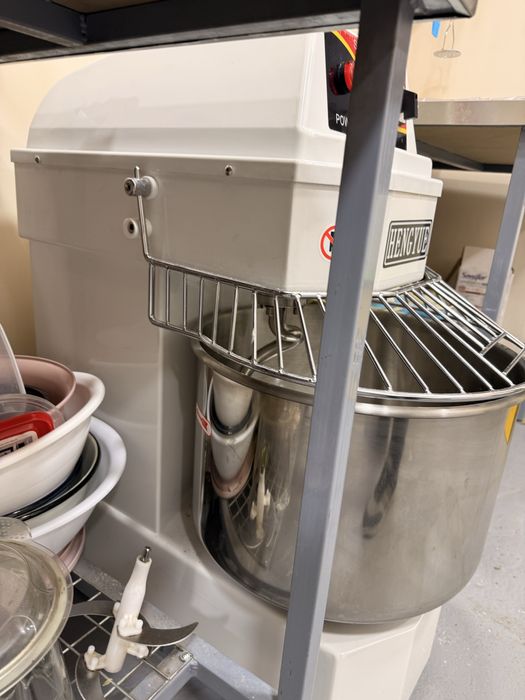 Продам новый тестомес