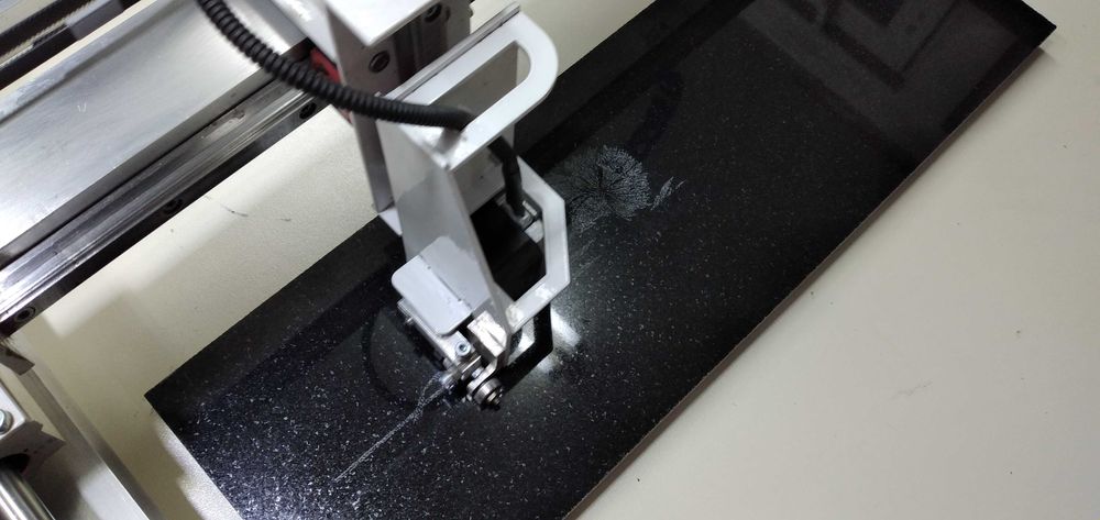 Гравираща машина /за фотографии върху черен гранит/