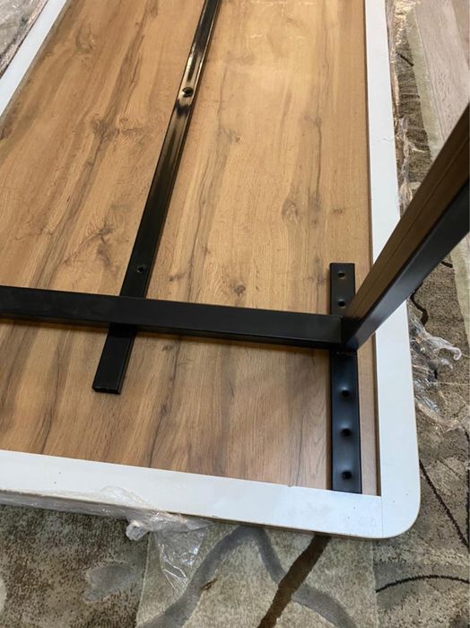 Класиический обеденный стол