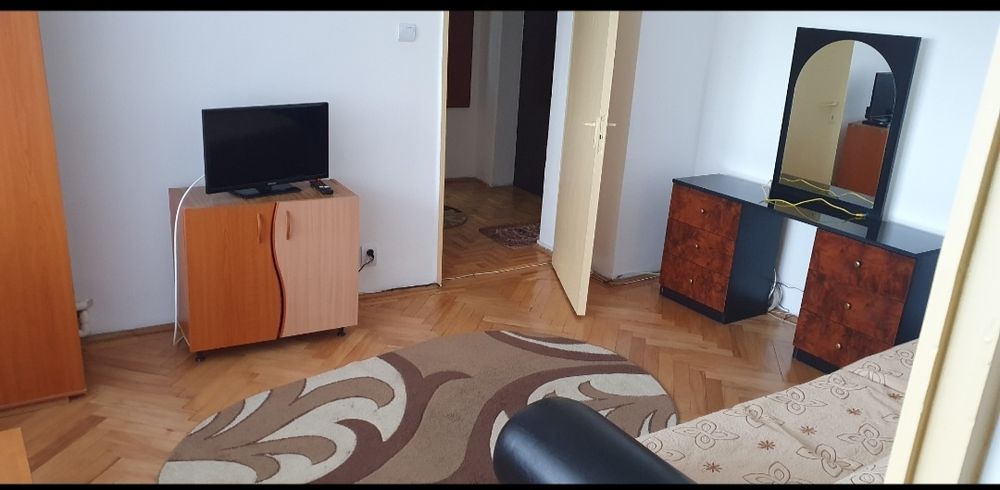 Închiriez apartament 2camere  !