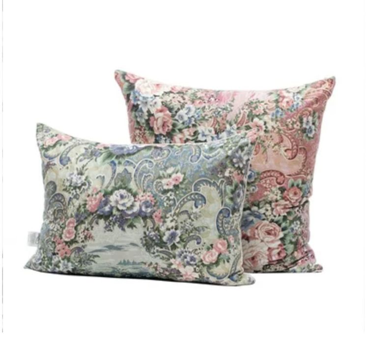 Подушки,одеяла разные