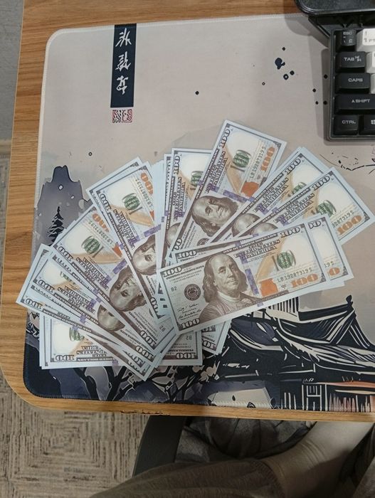 Продам сувенирные деньги 100$
