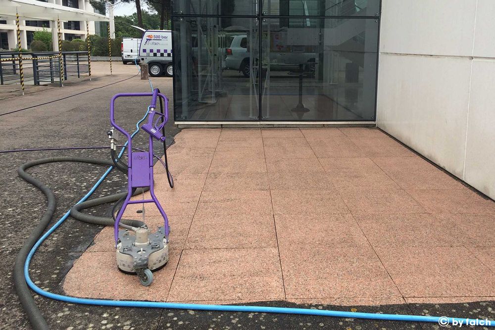 Curatare pavaje prin hidrosablare