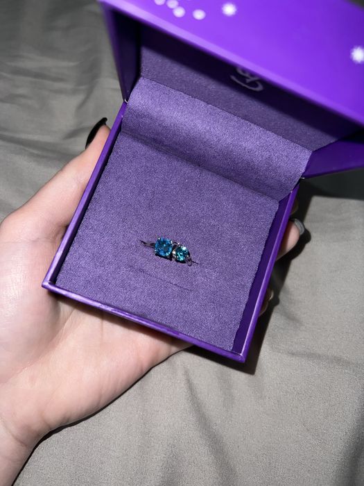 Кольцо из серебра с камнями