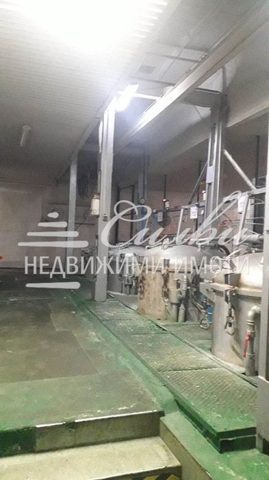 Дава се под наем Промишлена сграда в Шумен, Център - 3000 кв.м за 5100 € - Снимка #4