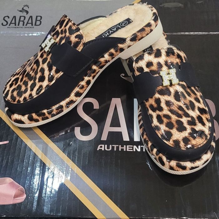 Yangi oyoq kiyim sotiladi xamyonbop narxlarda