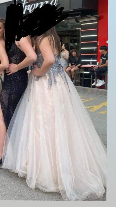 Абитуриентска рокля М/Л размер