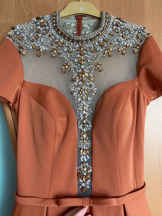 Платье миди вечернее