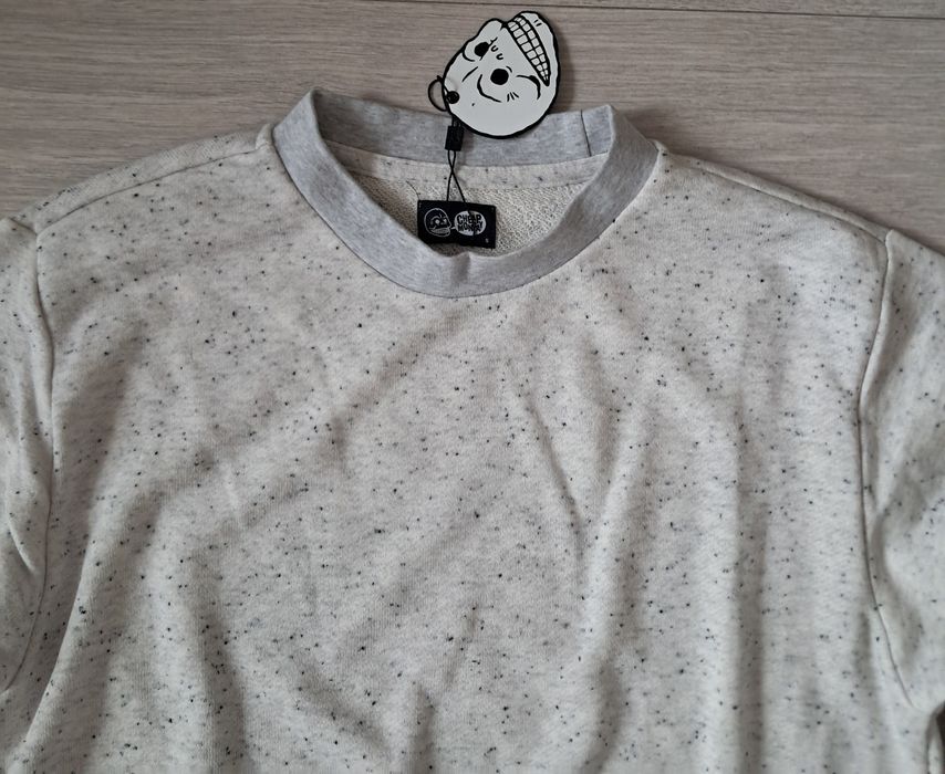 Дамски пуловер дълъг ръкав, размер - S/M.