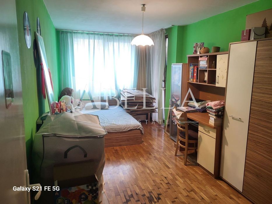 3-стаен в София-Белите Брези площ 100 цена 700