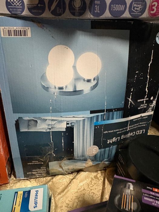 Palet cu produse electronice și electrocasnice