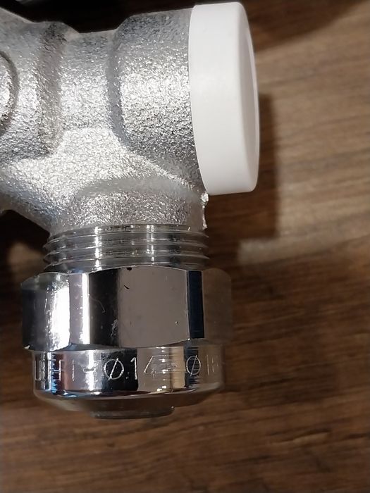 Кран с термоглава CALEFFI 4 броя, долно подаване и връщане.