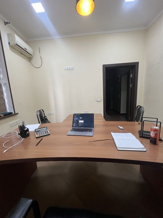 Ofisniu stol stul sotiladi