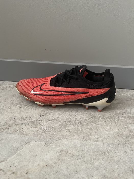 Продавам NIKE phantom