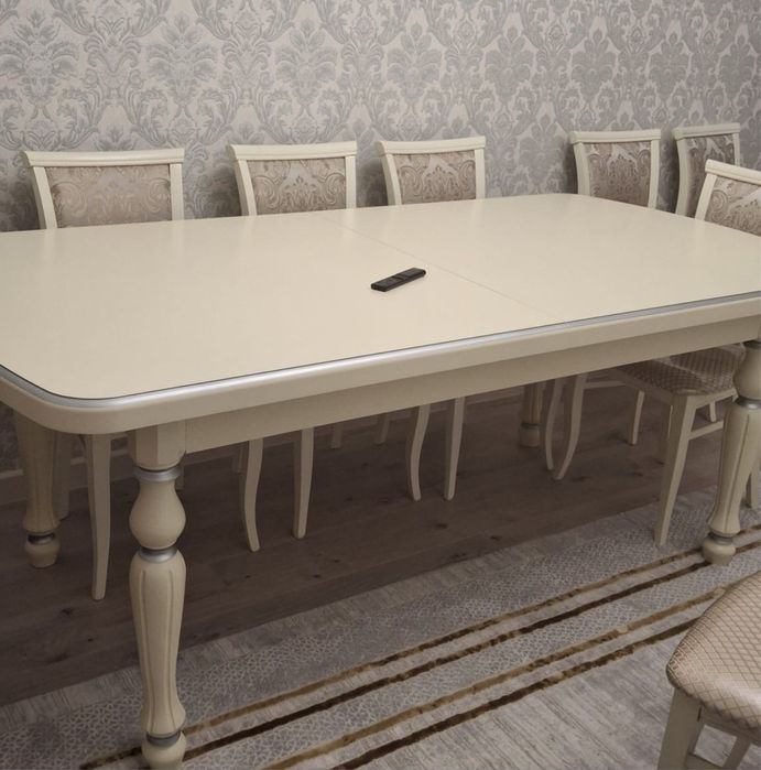 Стол со стульями