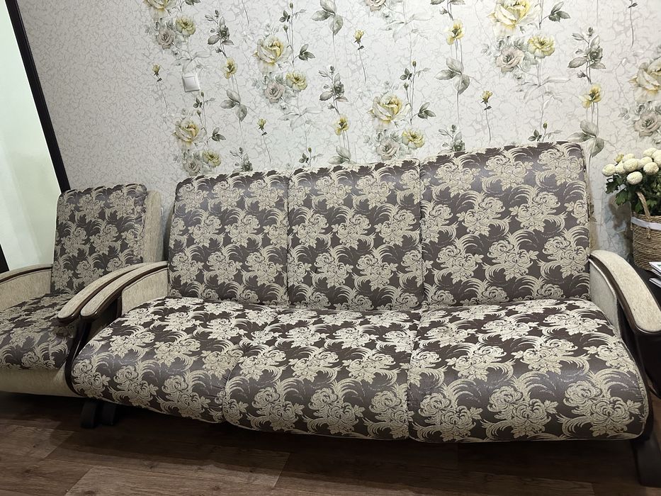Диван + кресло продам