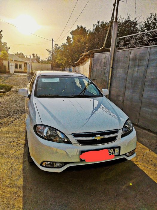 Jentara sotiladi  salondan chiqgan .