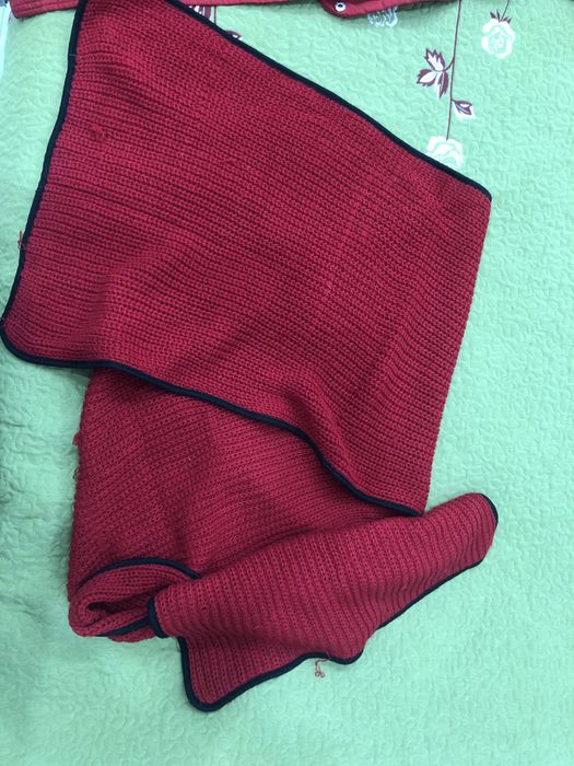 Продаю красный теплый шарф