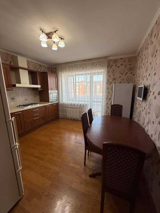 Продам 4 комнатную квартиру