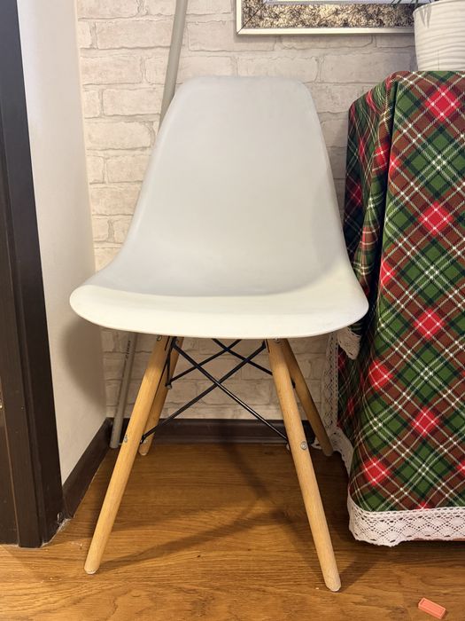 Продам четыре стула