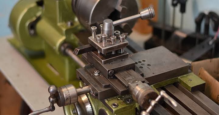 Токарь, токарные работы