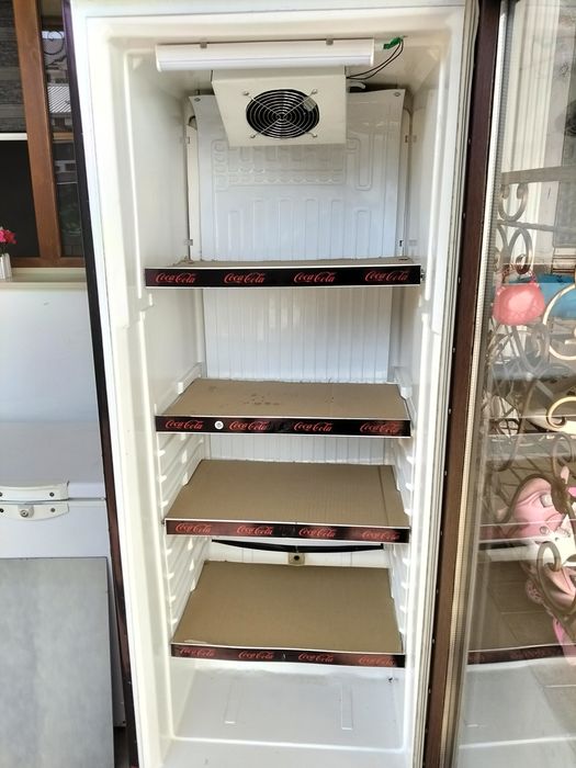 Ветрина холодильник сотилади.