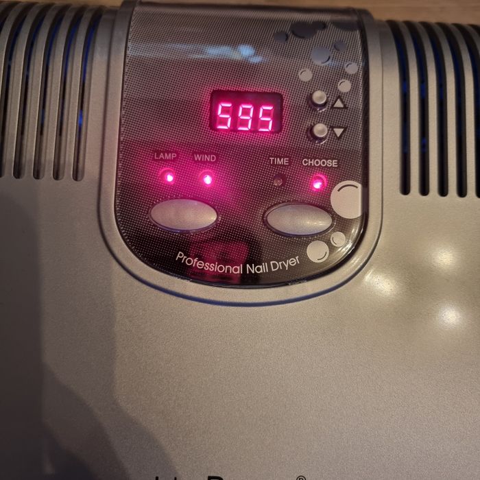 Лампа за печене на гел лак