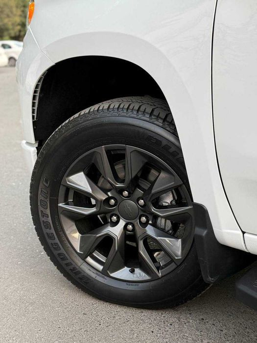 Sotuvda Chevrolet Silverado 4X4 avtomashinamiz