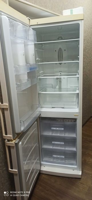 Продается свой двухкамерный холодильник LG 185x60x60