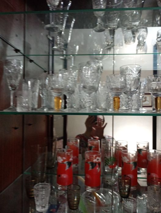 Продается очень красивая хрустальная посуда.