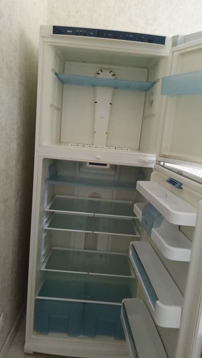Продам 2-х камерный холодильник б/у
