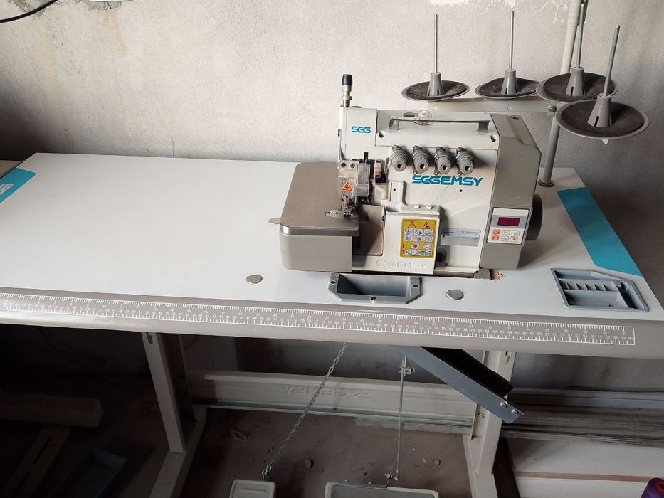 Averlok tikuv mashinasi sotiladi