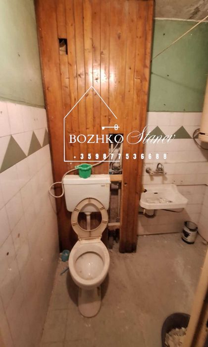 Продава се Тристаен апартамент в Долни чифлик - 72 кв.м за 646 €/кв.м - Снимка #3