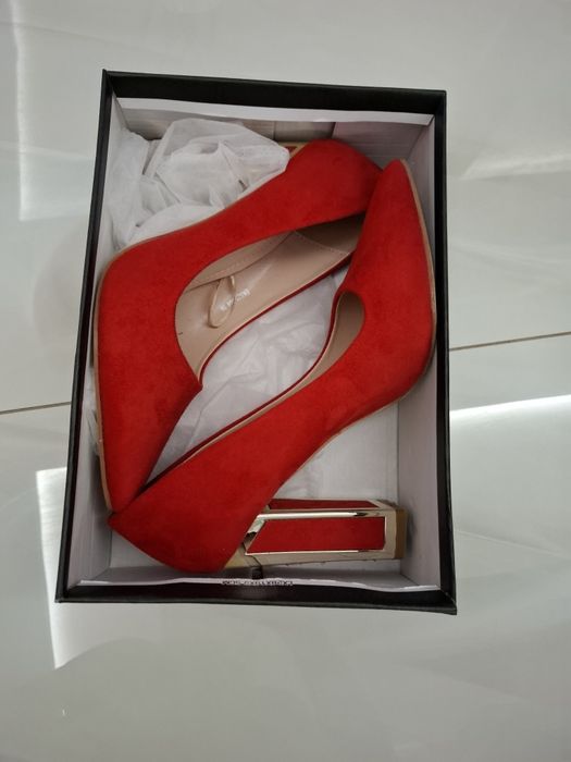 Червени обувки 39